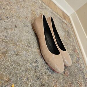NWOT Artemis Metallic Flats Size 40
